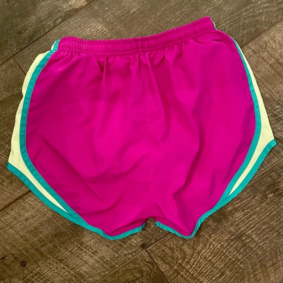 Nike XS tempo Shorts - Picture 5 of 10